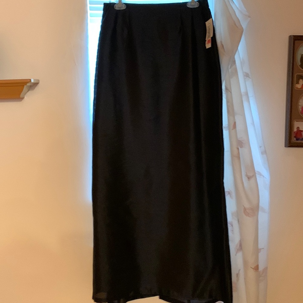 NWT. Long black lined evening skirt, size 10.